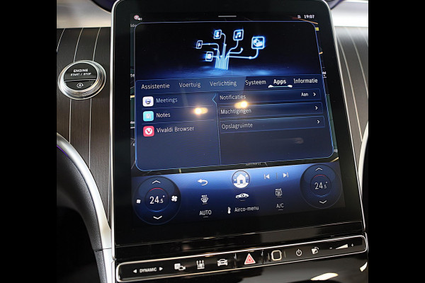 Mercedes-Benz CLE Cabriolet 300 4MATIC AMG Line / Massage / Head Up / Memory / Aircap / Leder / Verkoeling / Burmester / 20 Inch