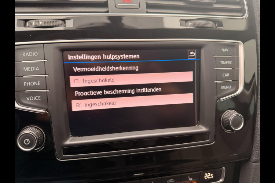 Volkswagen Golf 1.4 TSI Business R -Line DSG Schuif/opendak Cruise Navigatie Stoelverw Clima Parkpilot