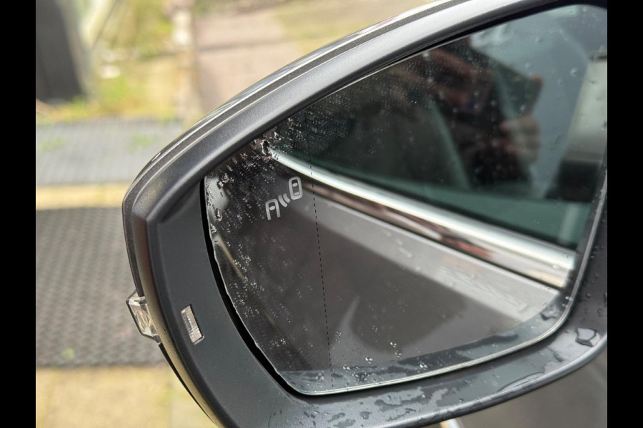 Volkswagen T-Cross 1.5 TSI R-Line | ACC | Airco | PDC |