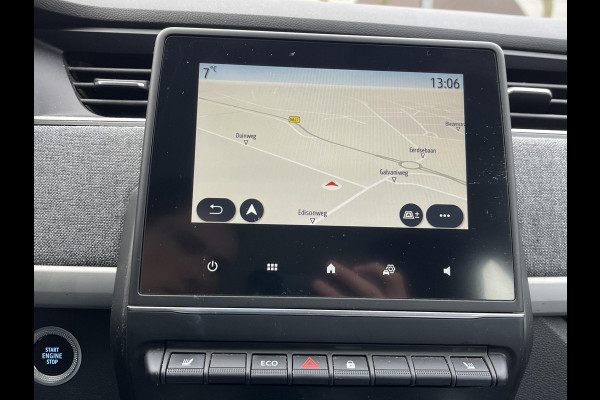 Renault ZOE R135 Intens 52 kWh VAN: €16.900- VOOR: €13.877,- UW EINDEJAARSVOORDEEL: €3.023 |SOH 94% KOOPACCU | 3-FASE LADER + SNELLAADFUNCTIE | STOEL + STUURWIELVERWARMING | CAMERA | NAVI |Rijklaar geleverd met 12 maanden BOVAG-garantie