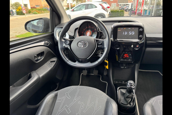Toyota Aygo 1.0 VVT-i X-Joy | Eerste eigenaar, Lichtmetalen velgen, Climate control, Privacy glass, Apple CarPlay/Android auto, Nieuw geleve
