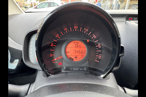 Toyota Aygo 1.0 VVT-i X-Joy | Eerste eigenaar, Lichtmetalen velgen, Climate control, Privacy glass, Apple CarPlay/Android auto, Nieuw geleve