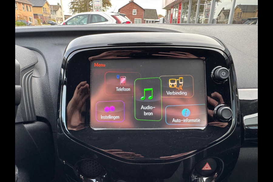 Toyota Aygo 1.0 VVT-i X-Joy | Eerste eigenaar, Lichtmetalen velgen, Climate control, Privacy glass, Apple CarPlay/Android auto, Nieuw geleve