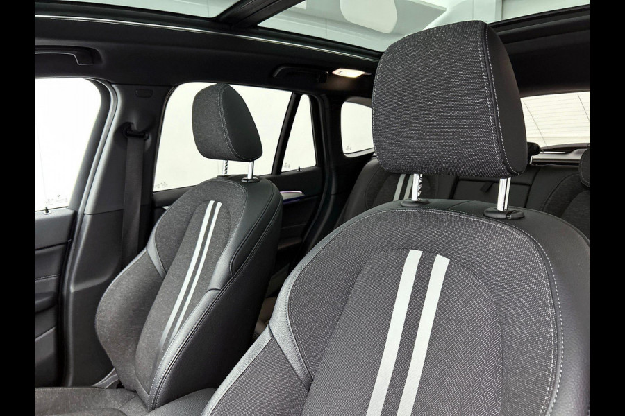 BMW X1 xDrive25e Exe.Ed. 221PK PLUG-In M Sport AD-CRUISE | CAMERA | PANORAMADAK