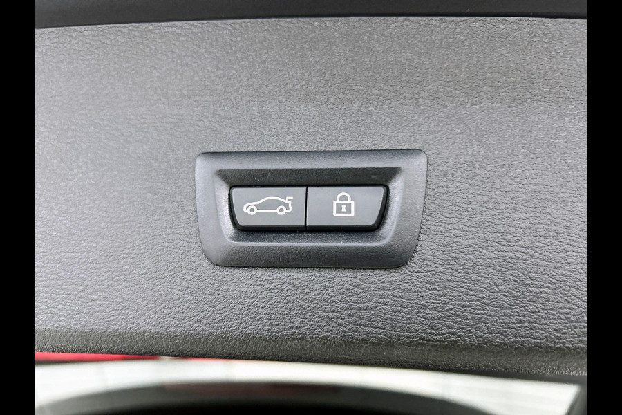 BMW X1 xDrive25e Exe.Ed. 221PK PLUG-In M Sport AD-CRUISE | CAMERA | PANORAMADAK