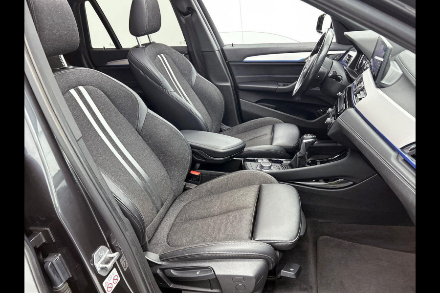 BMW X1 xDrive25e Exe.Ed. 221PK PLUG-In M Sport AD-CRUISE | CAMERA | PANORAMADAK