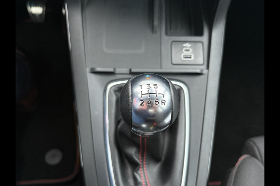 Ford Puma 1.0 EcoBoost Hybrid ST-Line 125pk | Winterpack | Driver Assistance Pack | Trekhaak afneembaar | Panorama dak | Matrix Led | 19 inch licht metaal | Reserve wiel | Comfort Pack