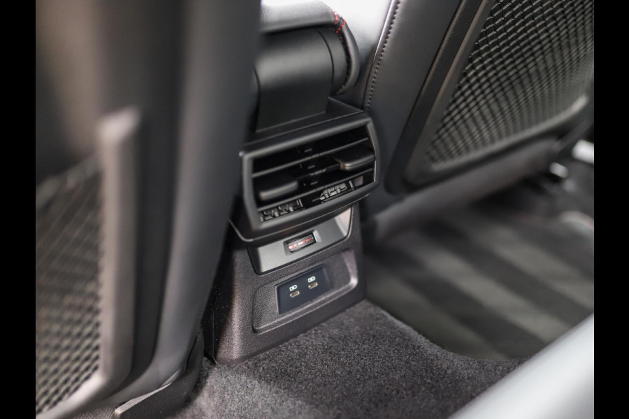 Audi RS 3 Limousine 2.5 TFSI A3 quattro | CT Carbon | RS-Dynamic | Matrix | Keyless | B&O | Leder | Camera