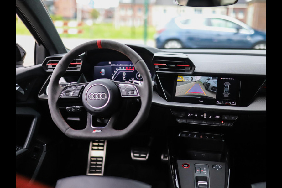 Audi RS 3 Limousine 2.5 TFSI A3 quattro | CT Carbon | RS-Dynamic | Matrix | Keyless | B&O | Leder | Camera