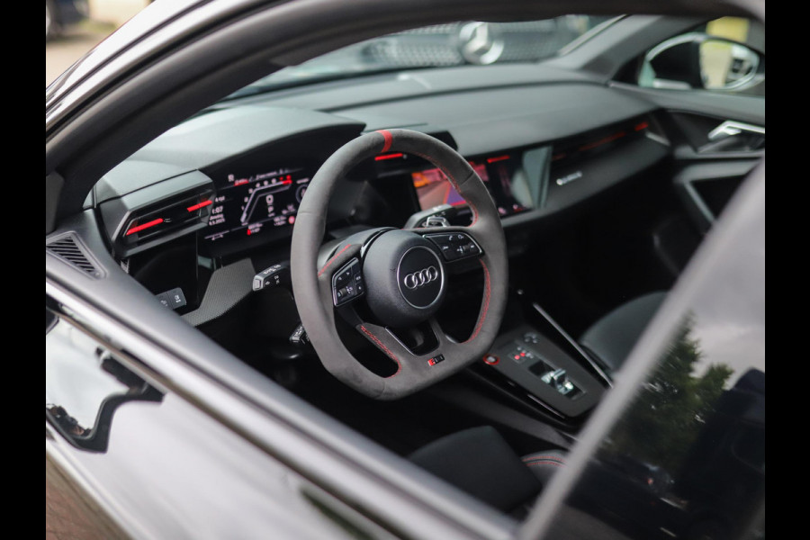 Audi RS 3 Limousine 2.5 TFSI A3 quattro | CT Carbon | RS-Dynamic | Matrix | Keyless | B&O | Leder | Camera