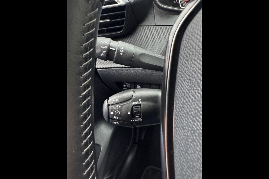 Peugeot 208 1.2 PureTech Active Pack 53.000 KM - Navigatie / Apple CarPlay I Airco I LED I Veiligheid pakket I Dealer onderhouden