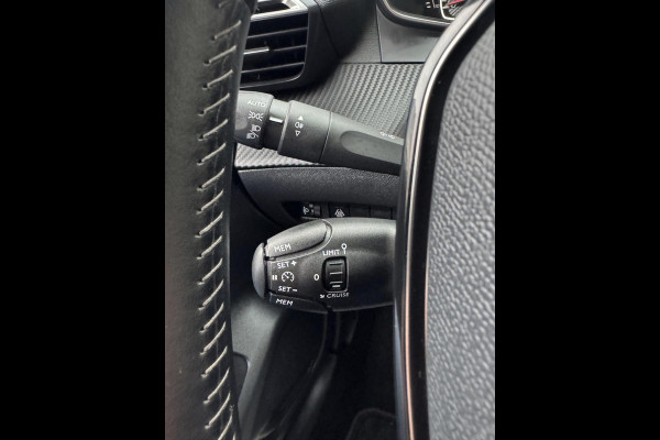 Peugeot 208 1.2 PureTech Active Pack 53.000 KM - Navigatie / Apple CarPlay I Airco I LED I Veiligheid pakket I Dealer onderhouden