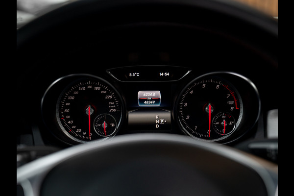 Mercedes-Benz GLA 200 Business | AMG Pakket | Pano-dak | Sportstoelen | Harman/Kardon