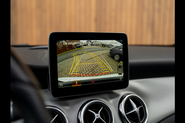 Mercedes-Benz GLA 200 Business | AMG Pakket | Pano-dak | Sportstoelen | Harman/Kardon