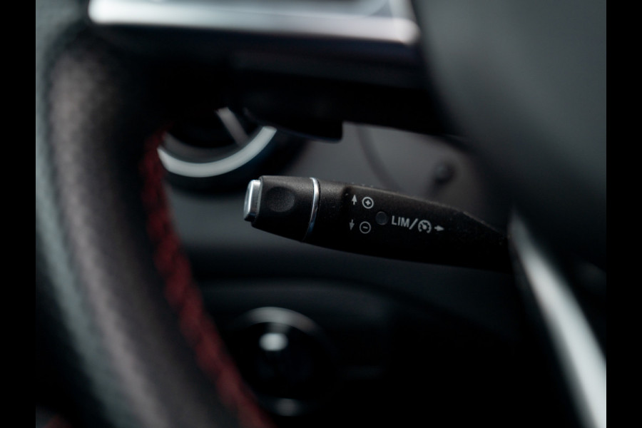 Mercedes-Benz GLA 200 Business | AMG Pakket | Pano-dak | Sportstoelen | Harman/Kardon