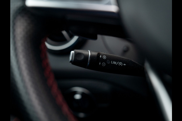 Mercedes-Benz GLA 200 Business | AMG Pakket | Pano-dak | Sportstoelen | Harman/Kardon