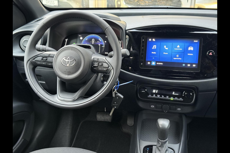 Toyota Aygo X 1.5 Hybrid Play | Celestite grey, Apple CarPlay/Android Auto, Parkeercamera, Adaptive cruise control