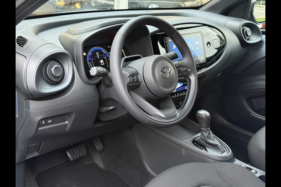 Toyota Aygo X 1.5 Hybrid Play | Celestite grey, Apple CarPlay/Android Auto, Parkeercamera, Adaptive cruise control