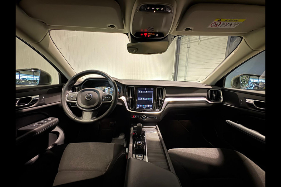 Volvo V60 B3 Aut. Momentum ACC Trekhaak Parkeercamera 164pk