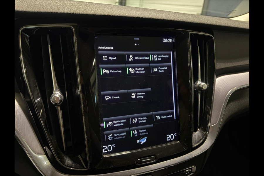 Volvo V60 B3 Aut. Momentum ACC Trekhaak Parkeercamera 164pk