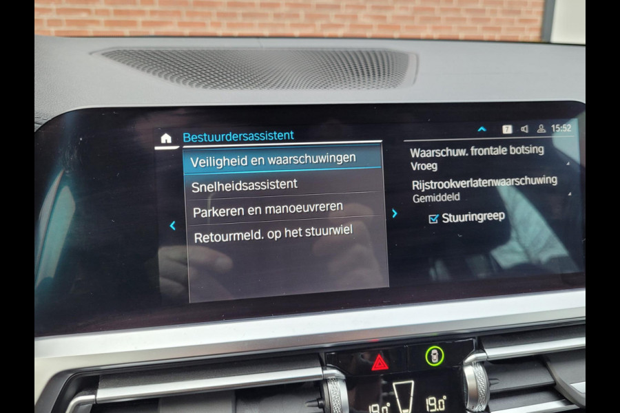 BMW 3 Serie Touring 320e Laser, Mokka Sport-leder, Stuurverw. Luxury Line (1e eig. NL NAP)