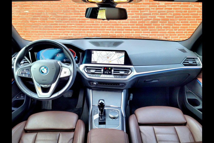 BMW 3 Serie Touring 320e Laser, Mokka Sport-leder, Stuurverw. Luxury Line (1e eig. NL NAP)