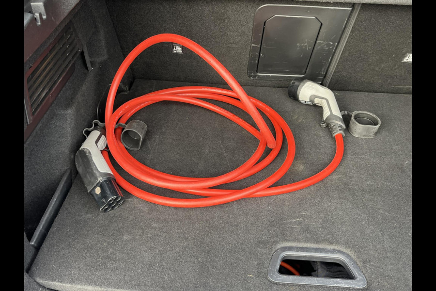 Citroën Ë-C4 Shine 50 kWh SOH 98% 3-FASE LADER | VAN: €19.900 VOOR: €17.877- UW EINDEJAARSVOORDEEL: €2.023| stuur + stoel verwarming | trekhaak | head-up display | Camera | keyles start & go | dodehoek | Rijklaar geleverd met 12 maanden BOVAG-garantie