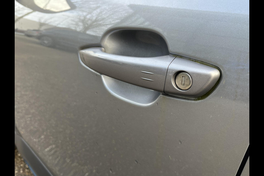 Citroën Ë-C4 Shine 50 kWh SOH 98% 3-FASE LADER | VAN: €19.900 VOOR: €17.877- UW EINDEJAARSVOORDEEL: €2.023| stuur + stoel verwarming | trekhaak | head-up display | Camera | keyles start & go | dodehoek | Rijklaar geleverd met 12 maanden BOVAG-garantie