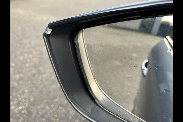 Citroën Ë-C4 Shine 50 kWh SOH 98% 3-FASE LADER | VAN: €19.900 VOOR: €17.877- UW EINDEJAARSVOORDEEL: €2.023| stuur + stoel verwarming | trekhaak | head-up display | Camera | keyles start & go | dodehoek | Rijklaar geleverd met 12 maanden BOVAG-garantie