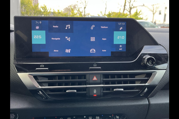 Citroën Ë-C4 Shine 50 kWh SOH 98% 3-FASE LADER | VAN: €19.900 VOOR: €17.877- UW EINDEJAARSVOORDEEL: €2.023| stuur + stoel verwarming | trekhaak | head-up display | Camera | keyles start & go | dodehoek | Rijklaar geleverd met 12 maanden BOVAG-garantie