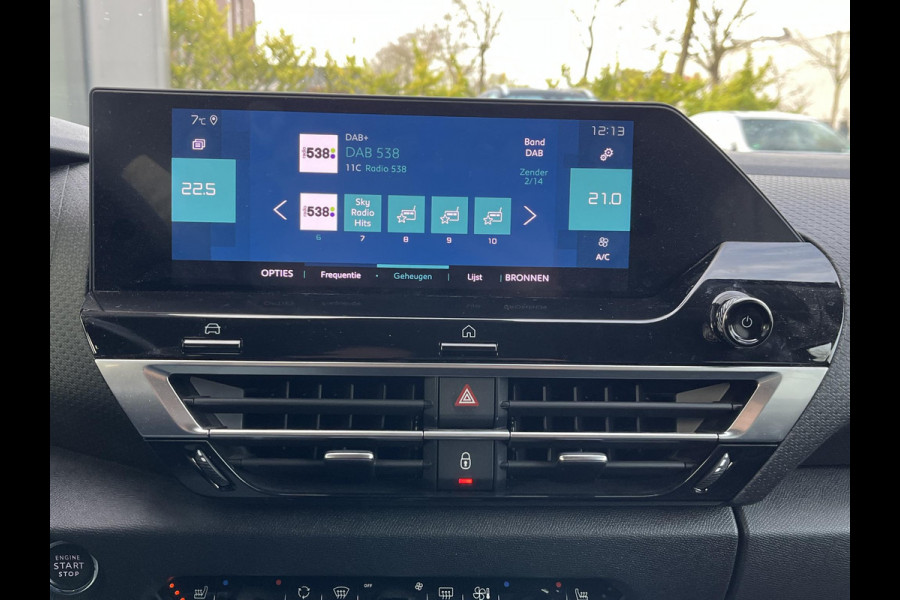 Citroën Ë-C4 Shine 50 kWh SOH 98% 3-FASE LADER | VAN: €19.900 VOOR: €17.877- UW EINDEJAARSVOORDEEL: €2.023| stuur + stoel verwarming | trekhaak | head-up display | Camera | keyles start & go | dodehoek | Rijklaar geleverd met 12 maanden BOVAG-garantie