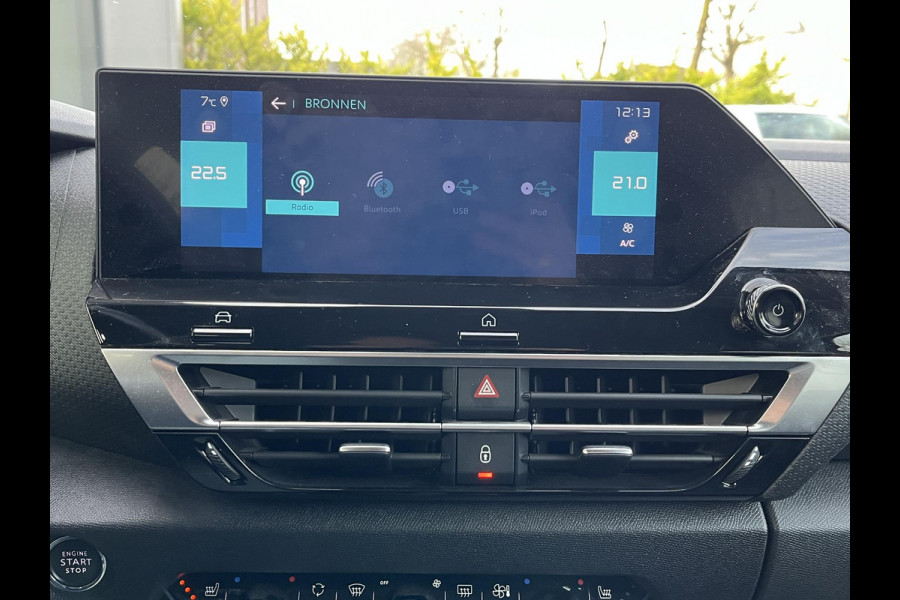 Citroën Ë-C4 Shine 50 kWh SOH 98% 3-FASE LADER | VAN: €19.900 VOOR: €17.877- UW EINDEJAARSVOORDEEL: €2.023| stuur + stoel verwarming | trekhaak | head-up display | Camera | keyles start & go | dodehoek | Rijklaar geleverd met 12 maanden BOVAG-garantie