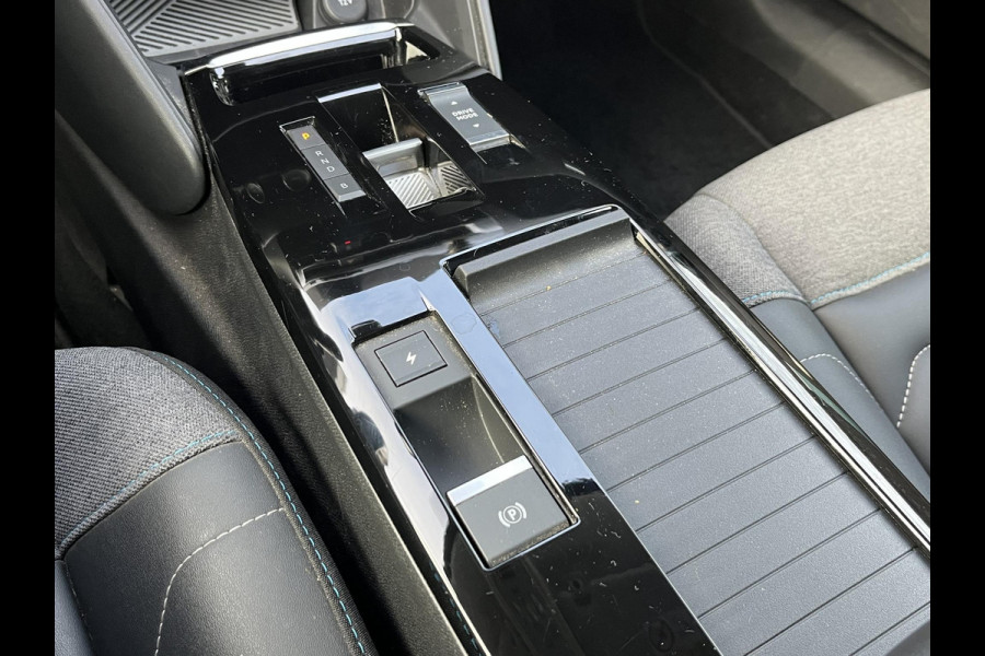 Citroën Ë-C4 Shine 50 kWh SOH 98% 3-FASE LADER | VAN: €19.900 VOOR: €17.877- UW EINDEJAARSVOORDEEL: €2.023| stuur + stoel verwarming | trekhaak | head-up display | Camera | keyles start & go | dodehoek | Rijklaar geleverd met 12 maanden BOVAG-garantie