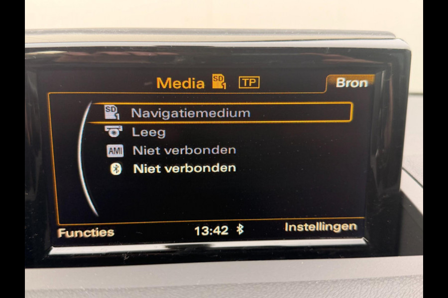 Audi A1 Sportback 1.0 TFSI Sport S line Edition DSG Navigatie 4-Deurs Stoelverw Xenon PDC Cruise