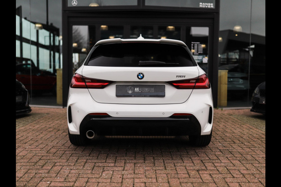 BMW 1-serie 118i High Executive | M-Sport | PDC | LED | Cruise Control