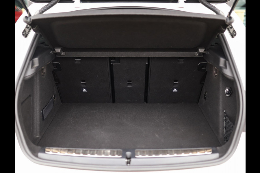 BMW 1-serie 118i High Executive | M-Sport | PDC | LED | Cruise Control