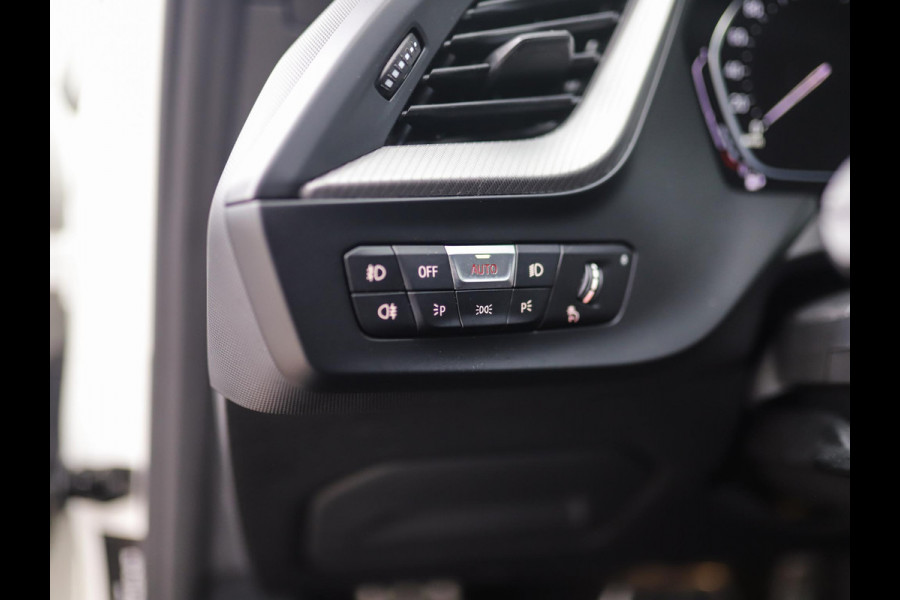 BMW 1-serie 118i High Executive | M-Sport | PDC | LED | Cruise Control