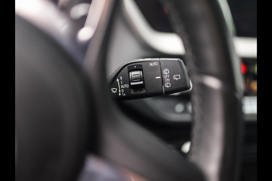BMW 1-serie 118i High Executive | M-Sport | PDC | LED | Cruise Control