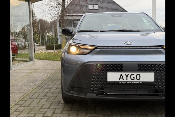 Toyota Aygo X 1.5 Hybrid Play | Celestite grey, Apple CarPlay/Android Auto, Parkeercamera, Adaptive cruise control