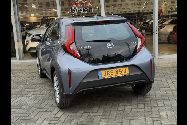 Toyota Aygo X 1.5 Hybrid Play | Celestite grey, Apple CarPlay/Android Auto, Parkeercamera, Adaptive cruise control