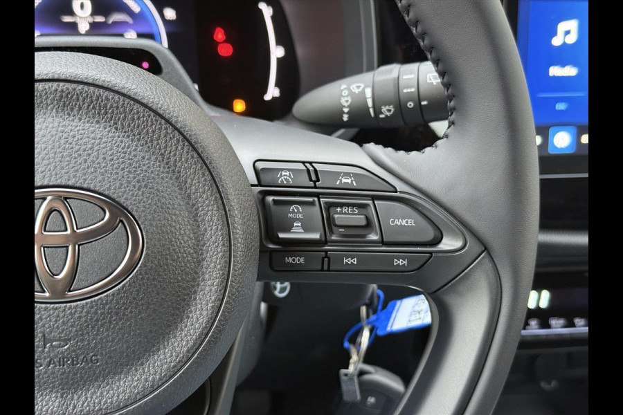 Toyota Aygo X 1.5 Hybrid Play | Celestite grey, Apple CarPlay/Android Auto, Parkeercamera, Adaptive cruise control