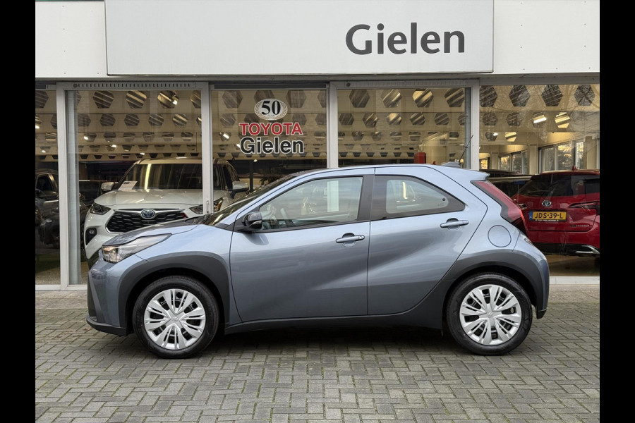 Toyota Aygo X 1.5 Hybrid Play | Celestite grey, Apple CarPlay/Android Auto, Parkeercamera, Adaptive cruise control