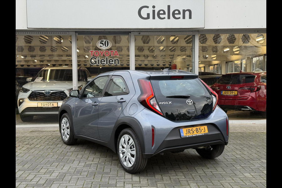 Toyota Aygo X 1.5 Hybrid Play | Celestite grey, Apple CarPlay/Android Auto, Parkeercamera, Adaptive cruise control