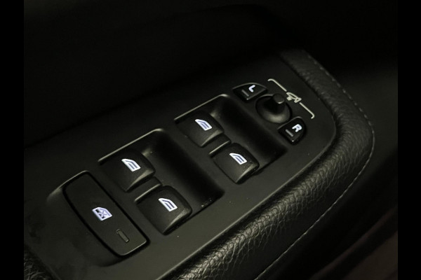 Volvo V60 2.0 T5 Inscription / NL-auto / B&W / Memory / Trekhaak
