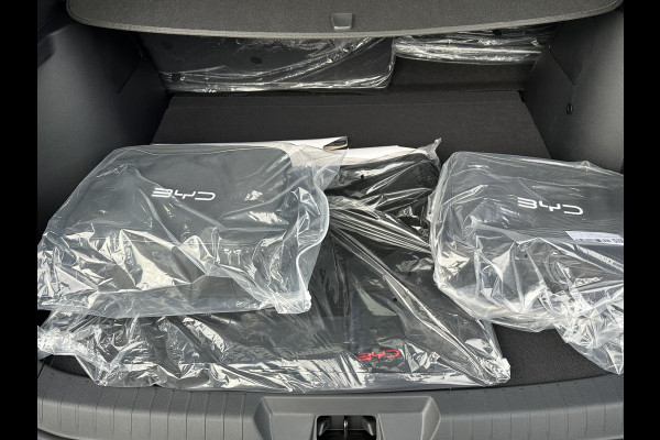 BYD SEAL U 1.5 DM-i FWD Boost VAN: 41.000,- VOOR: 36.877,- UW EINDEJAARSVOORDEEL: 4.123,- EURO | NIEUWE AUTO | BYD GARANTIE 6 JAAR