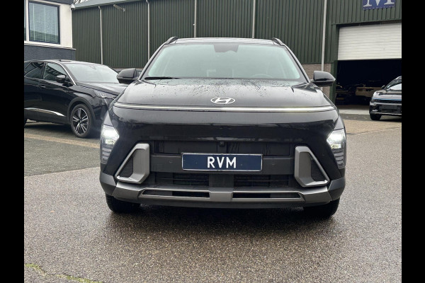 Hyundai Kona 1.6 GDI HEV Premium Sky VAN: 44.300,- VOOR: 35.877,- UW EINDEJAARSVOORDEEL: 8.413,- euro FULL HYBRID | NIEUWE AUTO MET REGISTRATIE | VOLLE AUTO! | FABR GARANTIE T/M 12-2029