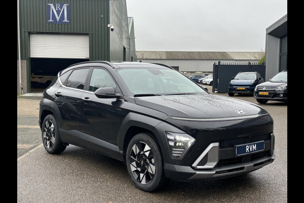 Hyundai Kona 1.6 GDI HEV Premium Sky VAN: 44.300,- VOOR: 35.877,- UW EINDEJAARSVOORDEEL: 8.413,- euro FULL HYBRID | NIEUWE AUTO MET REGISTRATIE | VOLLE AUTO! | FABR GARANTIE T/M 12-2029