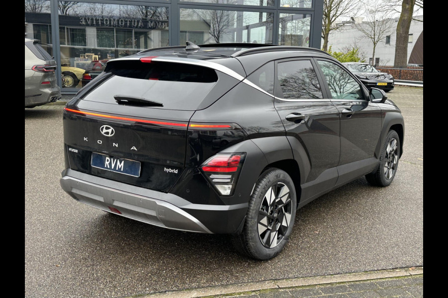 Hyundai Kona 1.6 GDI HEV Premium Sky VAN: 44.300,- VOOR: 35.877,- UW EINDEJAARSVOORDEEL: 8.413,- euro FULL HYBRID | NIEUWE AUTO MET REGISTRATIE | VOLLE AUTO! | FABR GARANTIE T/M 12-2029
