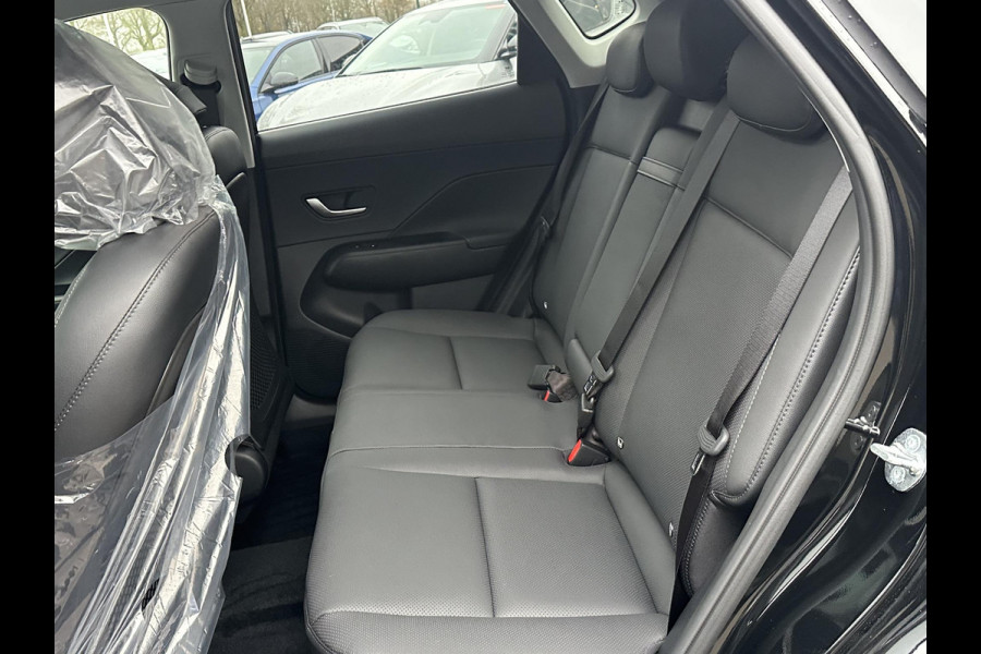 Hyundai Kona 1.6 GDI HEV Premium Sky VAN: 44.300,- VOOR: 35.877,- UW EINDEJAARSVOORDEEL: 8.413,- euro FULL HYBRID | NIEUWE AUTO MET REGISTRATIE | VOLLE AUTO! | FABR GARANTIE T/M 12-2029