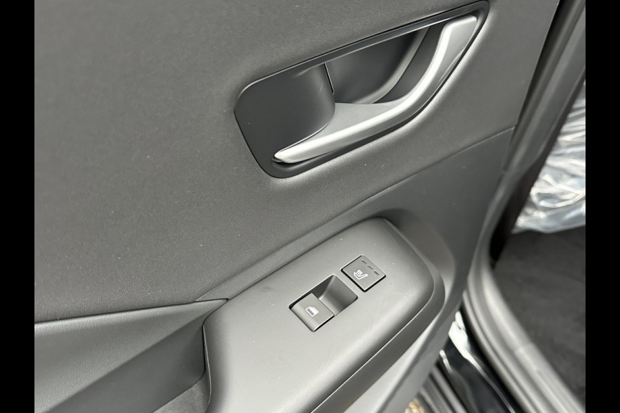 Hyundai Kona 1.6 GDI HEV Premium Sky VAN: 44.300,- VOOR: 35.877,- UW EINDEJAARSVOORDEEL: 8.413,- euro FULL HYBRID | NIEUWE AUTO MET REGISTRATIE | VOLLE AUTO! | FABR GARANTIE T/M 12-2029